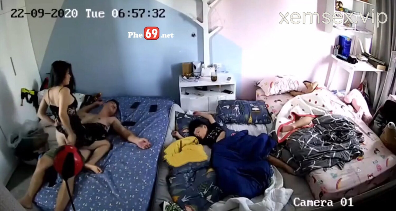 Poster of Hack camera hai vợ chồng tranh thủ lúc con ngủ vợ leo lên cưỡi ngựa
